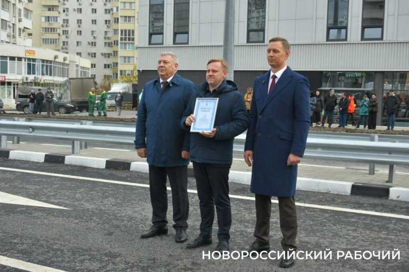В Новороссийске открыли транспортную развязку. Обкатываем. Привыкаем