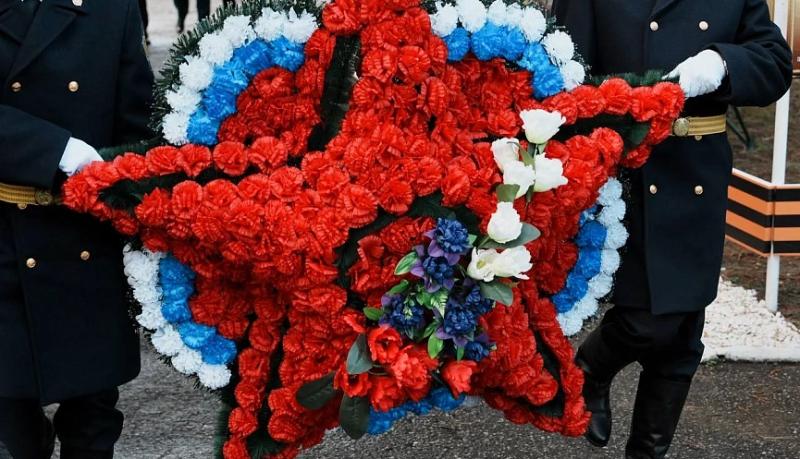В Новороссийске почтили память героев Отечества и возложили цветы к памятнику &laquo;Пограничники всех поколений&raquo;