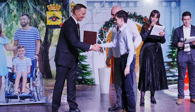 В Новороссийске подвели итоги открытой спартакиады ﻿Черноморского побережья &laquo;Мир без границ&raquo;﻿ и вручили премии родителям особенных спортсменов