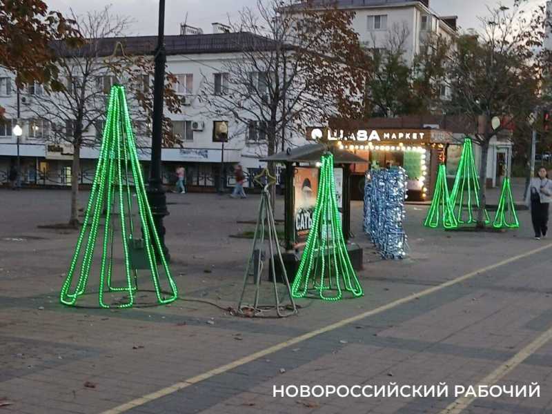 В Новороссийске сэкономят на новогодних украшениях. Важнее &mdash; восстановить дома горожан