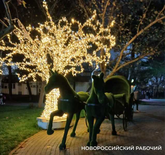 В Новороссийске сэкономят на новогодних украшениях. Важнее &mdash; восстановить дома горожан