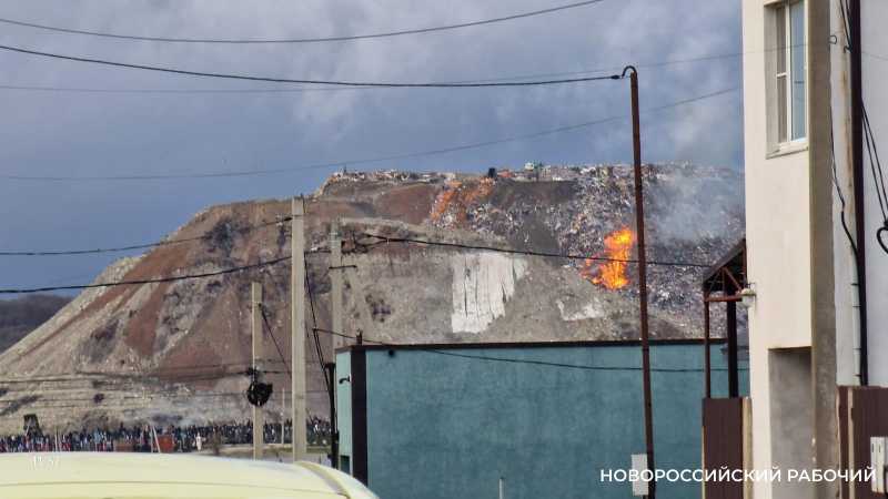 В Новороссийске третий раз за год загорелся мусорный полигон
