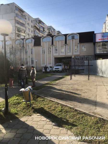 В Новороссийске жителям МКД больше не угрожает &laquo;железный занавес&raquo;