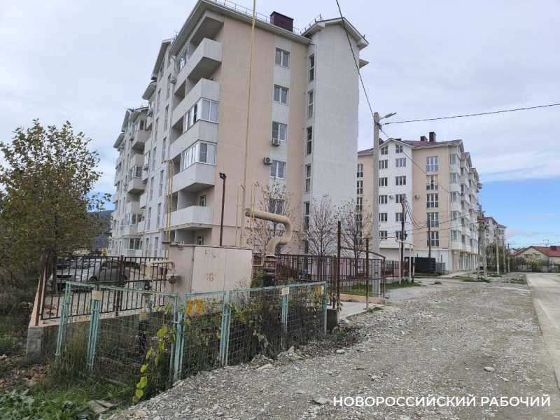 В проблемном ЖК Новороссийска жители получили газ. Кто запустит лифты?