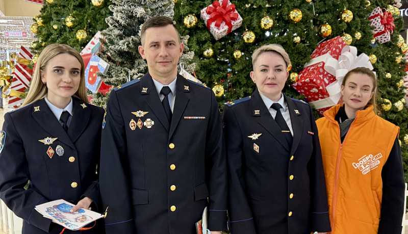 В рамках акции &laquo;Елка желаний&raquo; полицейские исполняют мечты юных новороссийцев