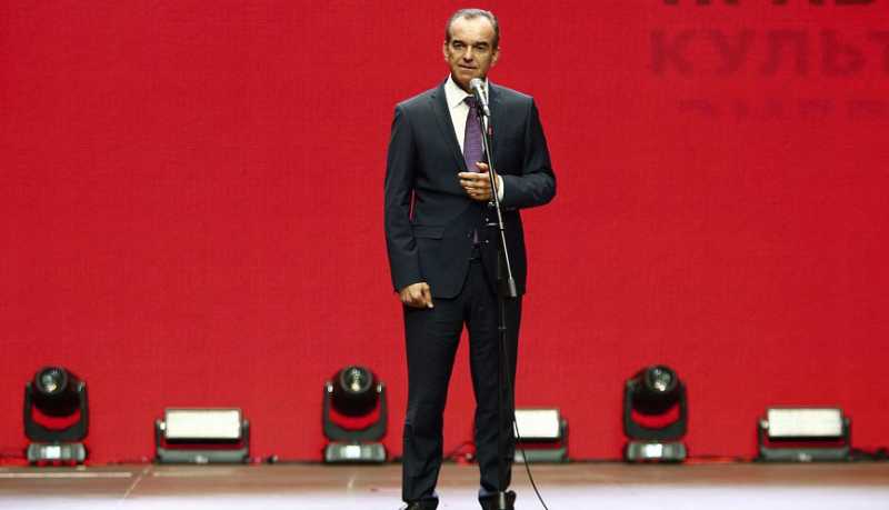 Вениамин Кондратьев наградил добровольцев Краснодарского края