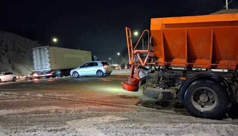 Внимание! Водителям необходимо быть внимательными и аккуратными &ndash; на дорогах Новороссийска сложная ситуация из-за непогоды