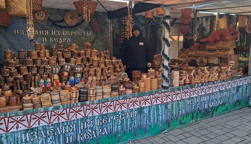 Всероссийская предновогодняя ярмарка ждёт жителей и гостей города-героя Новороссийска в сквере им. П.И. Чайковского до 31 декабря