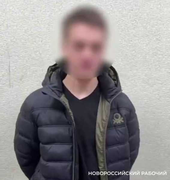 Житель Новороссийска буянил на борту самолета &mdash; вывели с полицейскими