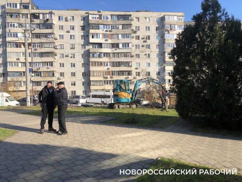 Жители многоэтажки на улице Видова в Новороссийске борются за выход … на улицу Видова