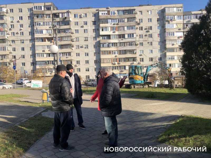 Жители многоэтажки на улице Видова в Новороссийске борются за выход … на улицу Видова