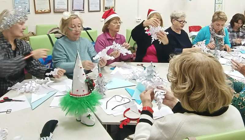 &laquo;Зимняя фантазия&raquo;: серебряные волонтеры Новороссийска создают новогодние чудеса