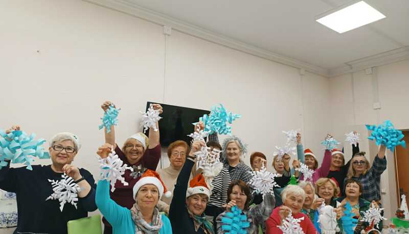 &laquo;Зимняя фантазия&raquo;: серебряные волонтеры Новороссийска создают новогодние чудеса