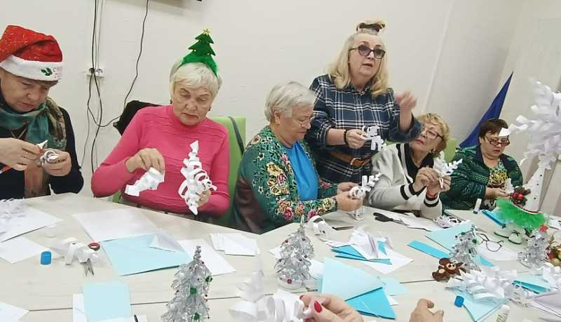 &laquo;Зимняя фантазия&raquo;: серебряные волонтеры Новороссийска создают новогодние чудеса