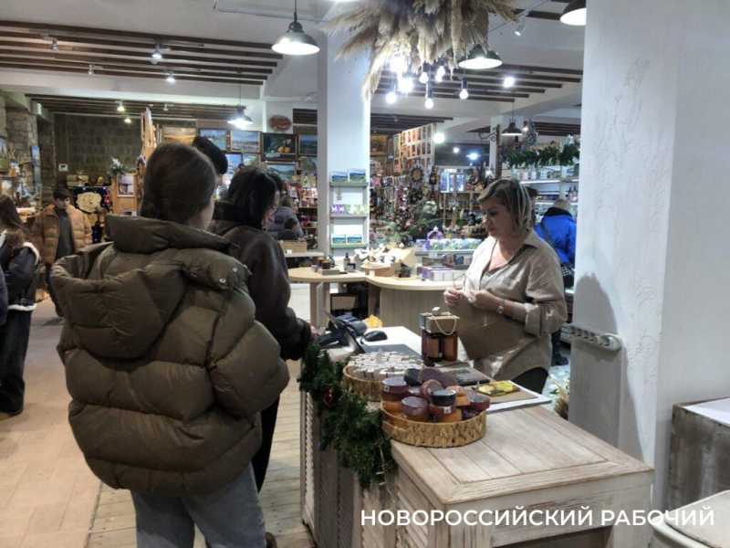 Абрау-Дюрсо новогоднее, без снега. Для настроения и воспоминаний на весь год!