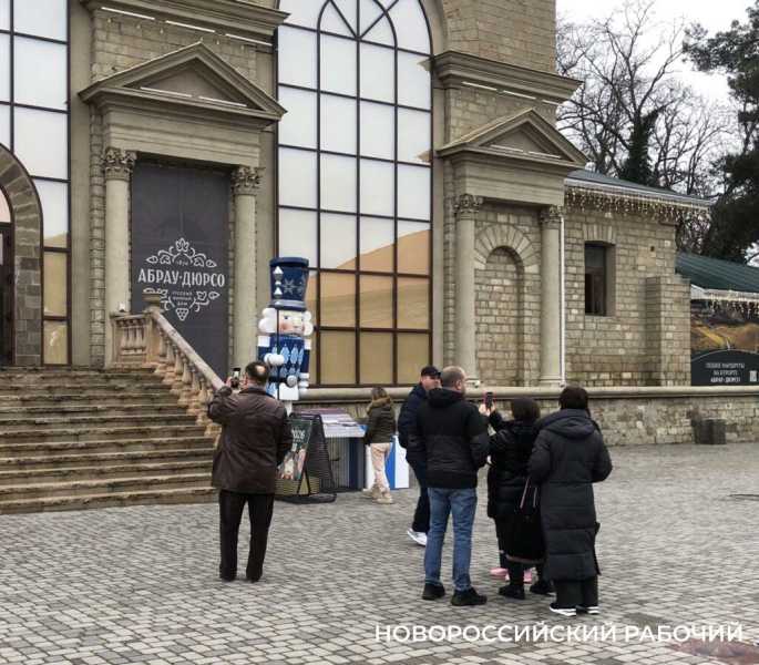 Абрау-Дюрсо новогоднее, без снега. Для настроения и воспоминаний на весь год!
