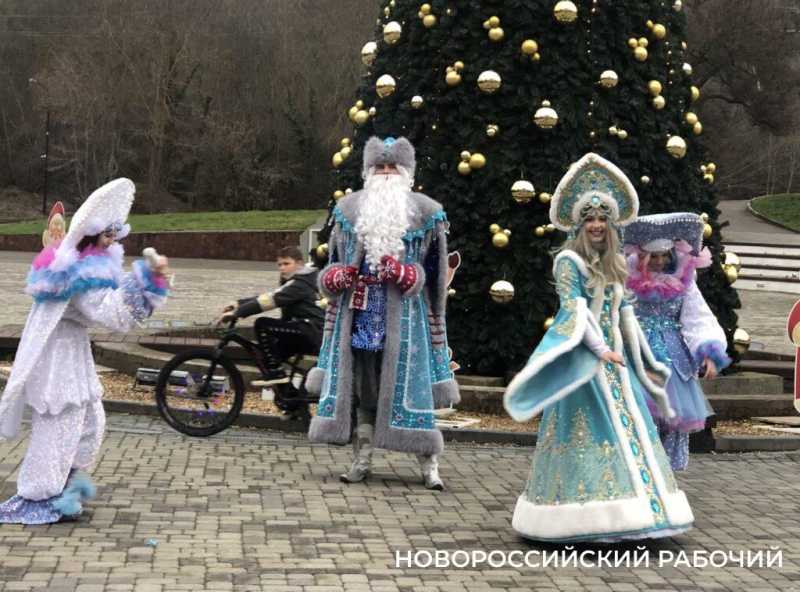 Абрау-Дюрсо новогоднее, без снега. Для настроения и воспоминаний на весь год!