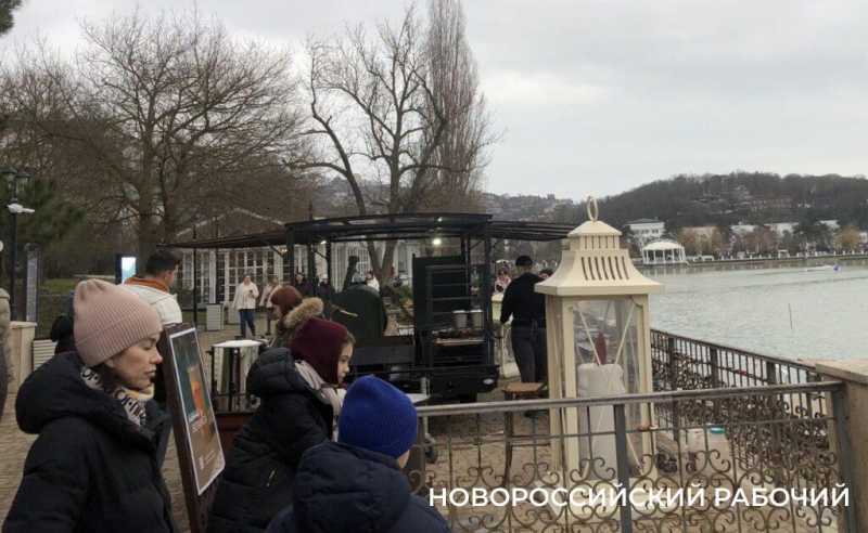 Абрау-Дюрсо новогоднее, без снега. Для настроения и воспоминаний на весь год!