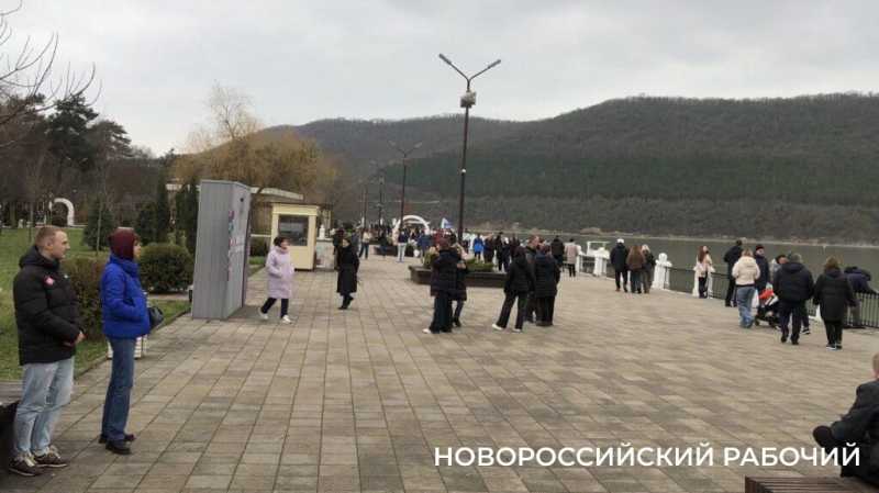 Абрау-Дюрсо новогоднее, без снега. Для настроения и воспоминаний на весь год!