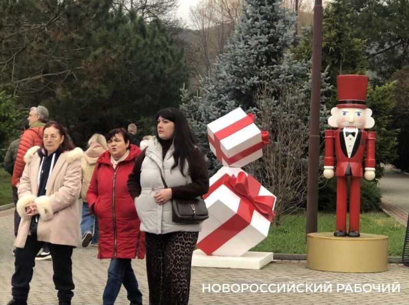 Абрау-Дюрсо новогоднее, без снега. Для настроения и воспоминаний на весь год!