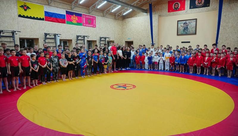 Андрей Кравченко посетил тренировку юных чемпионов из спортивного казачьего клуба &laquo;Ермак&raquo;