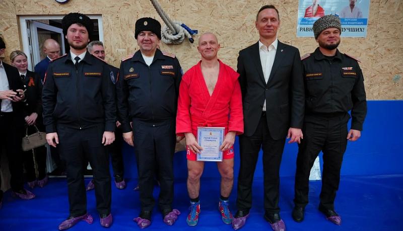 Андрей Кравченко посетил тренировку юных чемпионов из спортивного казачьего клуба &laquo;Ермак&raquo;