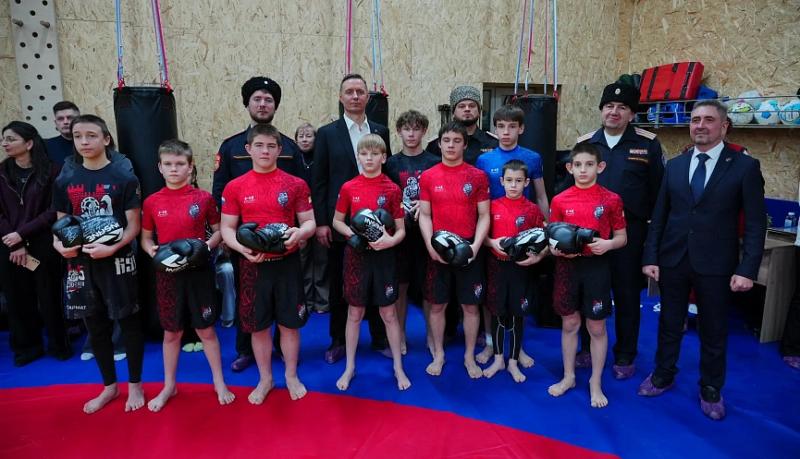 Андрей Кравченко посетил тренировку юных чемпионов из спортивного казачьего клуба &laquo;Ермак&raquo;