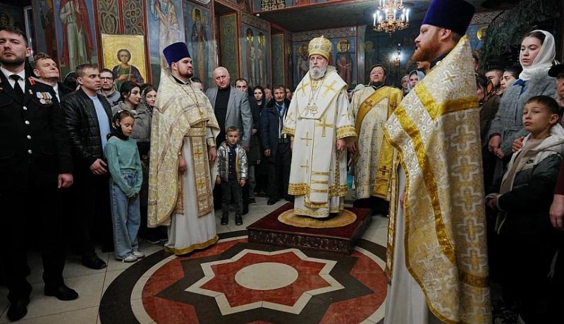 Андрей Кравченко пожелал новороссийцам, чтобы свет Рождественской звезды озарил город, наполнив каждый дом верой и любовью