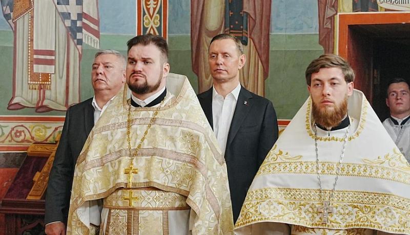 Андрей Кравченко пожелал новороссийцам, чтобы свет Рождественской звезды озарил город, наполнив каждый дом верой и любовью