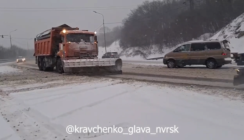 Андрей Кравченко: расчистка снега активно ведется во всех внутригородских районах и в сельских округах Новороссийска