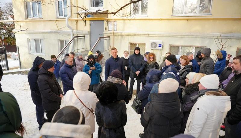 Андрей Кравченко встретился с жильцами многоквартирного дома по улице Рубина, ранее обращавших к нему на прием