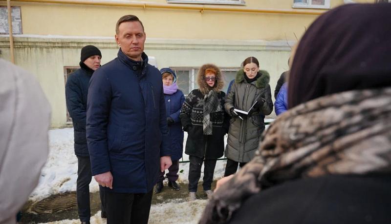 Андрей Кравченко встретился с жильцами многоквартирного дома по улице Рубина, ранее обращавших к нему на прием