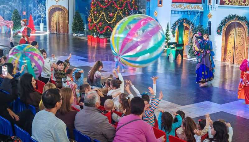 Артисты Краснодарской филармонии им. Г.Ф. Пономаренко подарили юным новороссийцам сказку &laquo;Финист &ndash; ясный сокол&raquo;