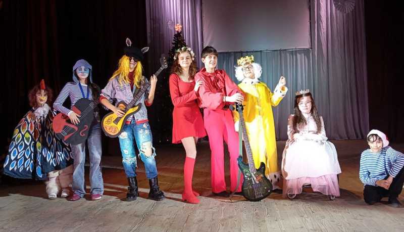 &laquo;Бременские музыканты&raquo; подарили музыкальную праздничную сказку взрослым и детям в станице Натухаевской