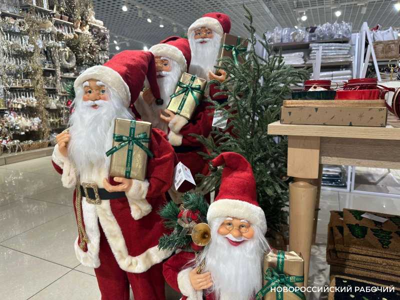 Через порт Новороссийска привезли 360 тонн новогодних товаров