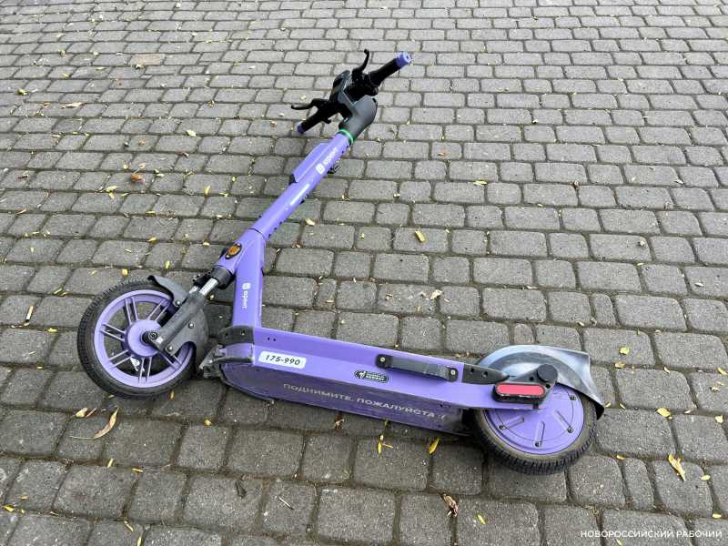 Электросамокатам в Новороссийске запретили &laquo;опираться&raquo; о перила и столбы