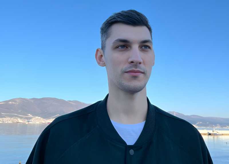 &laquo;Есть подходящие заборы!&raquo; В Новороссийске художник хочет перенести историю Новороссийска на улицы