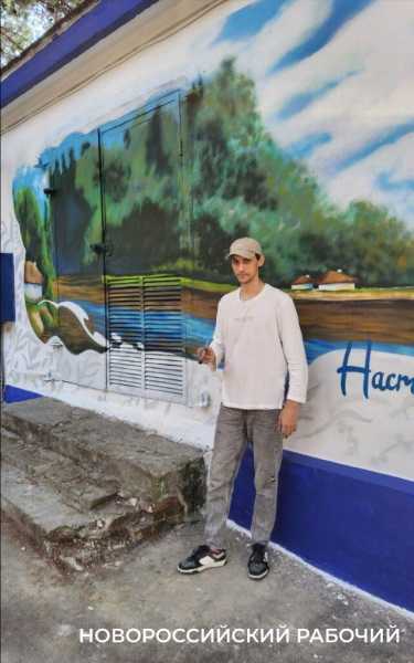 &laquo;Есть подходящие заборы!&raquo; В Новороссийске художник хочет перенести историю Новороссийска на улицы