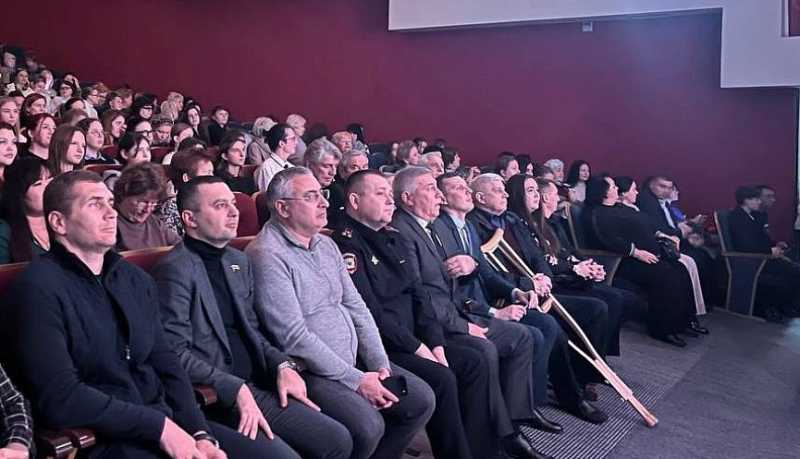 Евгенией Титков подвел итоги социально-экономического развития Центрального внутригородского района Новороссийска за 2025 год