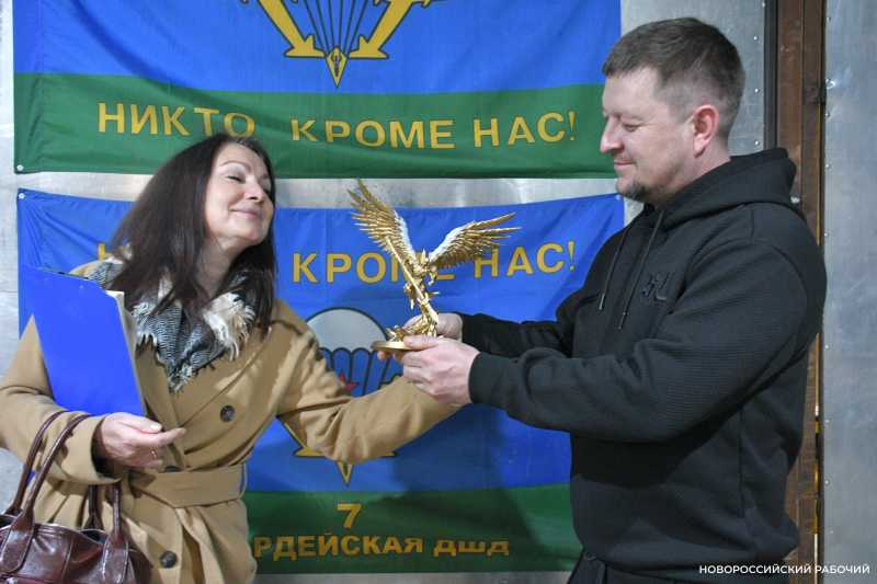 Фронтовой шик! В Новороссийске мастер делает предметы интерьера из металлолома из-за &laquo;ленточки&raquo;