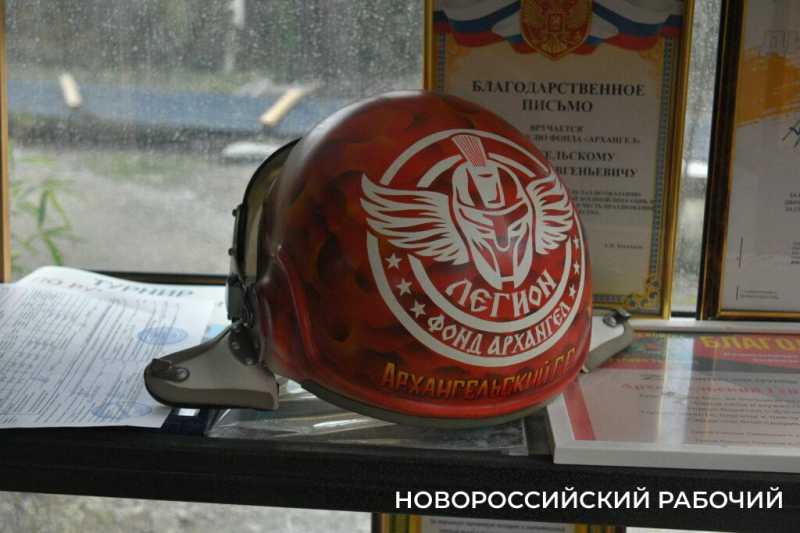 Фронтовой шик! В Новороссийске мастер делает предметы интерьера из металлолома из-за &laquo;ленточки&raquo;