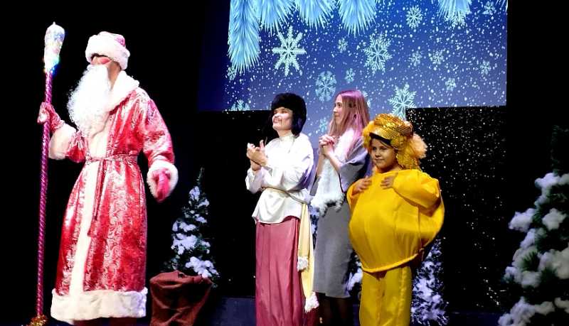Инклюзивный театр-студия &laquo;Город Мечты&raquo; подарил юным новороссийцам и их родителям новогодний спектакль &laquo;Как девочка сказки спасала&raquo;