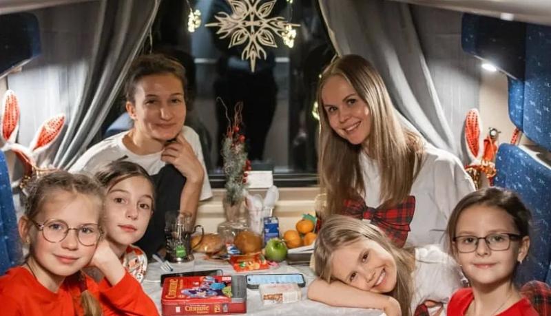 Юная финалистка &laquo;Большой Перемены&raquo; из Новороссийска привезла сувениры своим одноклассникам из Великого Устюга от Деда Мороза