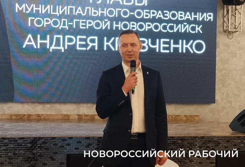 Миллионы деревьев, новые парковки и Северный обход. В Новороссийске идет большая пресс-конференция главы города