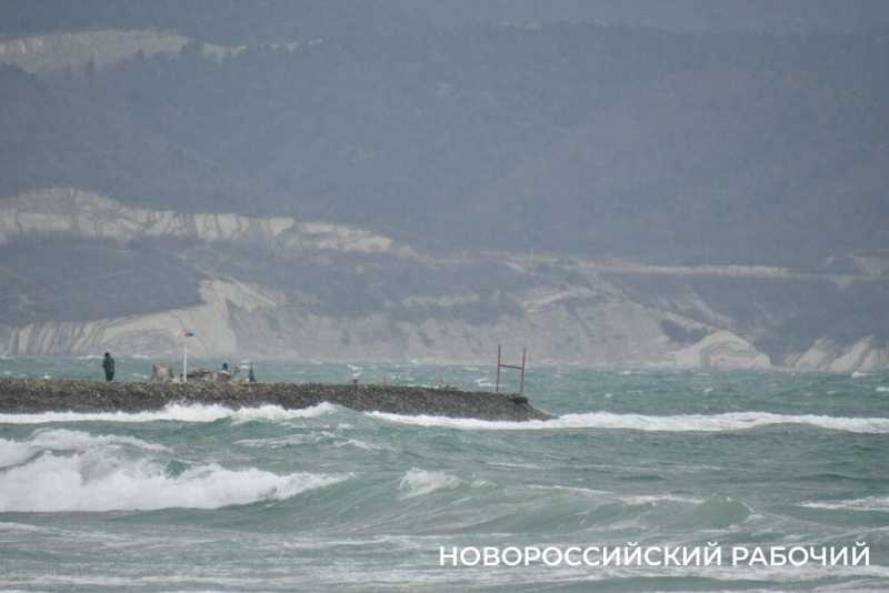 Море, парус и шторм. Новороссийск ждет усиления ветра. Фоторепортаж &laquo;НР&raquo;