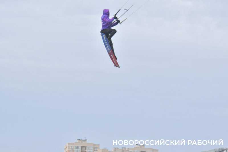 Море, парус и шторм. Новороссийск ждет усиления ветра. Фоторепортаж &laquo;НР&raquo;