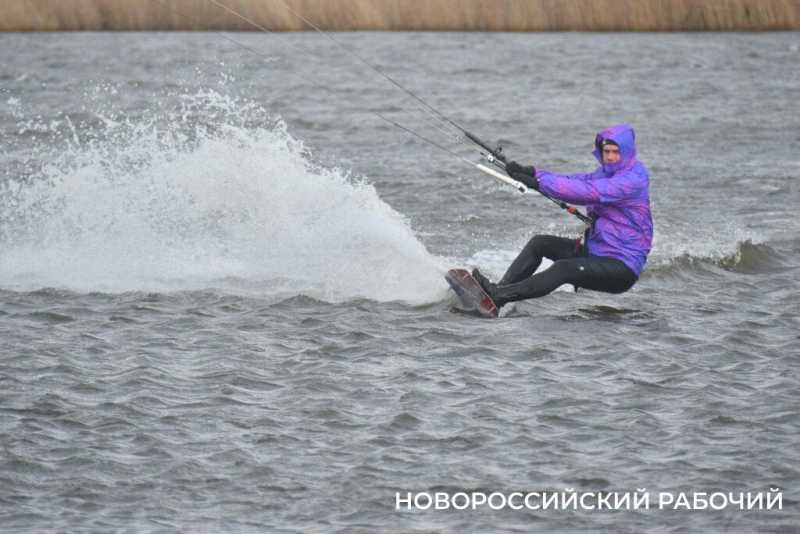 Море, парус и шторм. Новороссийск ждет усиления ветра. Фоторепортаж &laquo;НР&raquo;