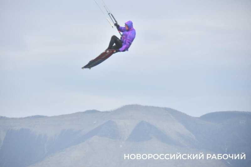 Море, парус и шторм. Новороссийск ждет усиления ветра. Фоторепортаж &laquo;НР&raquo;