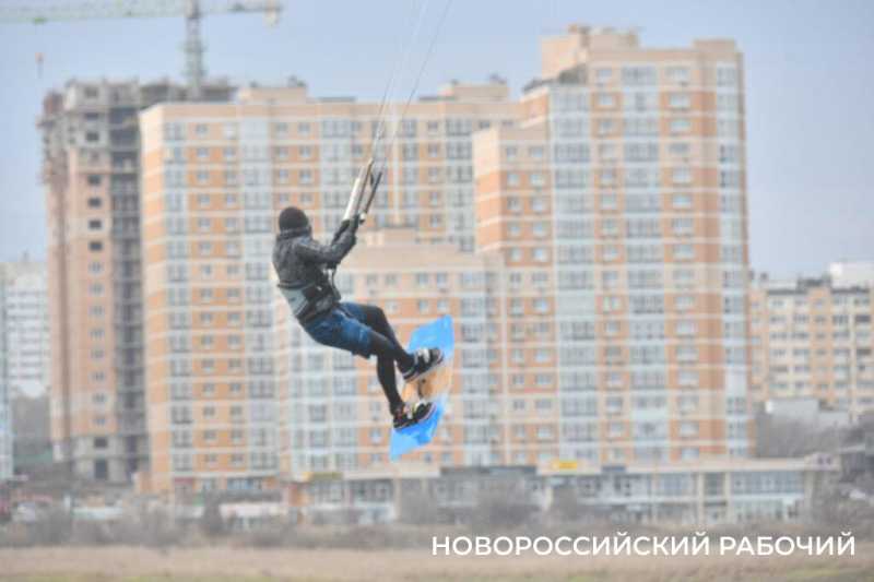 Море, парус и шторм. Новороссийск ждет усиления ветра. Фоторепортаж &laquo;НР&raquo;