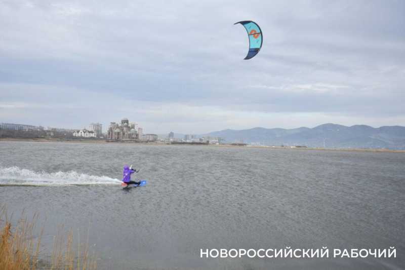 Море, парус и шторм. Новороссийск ждет усиления ветра. Фоторепортаж &laquo;НР&raquo;